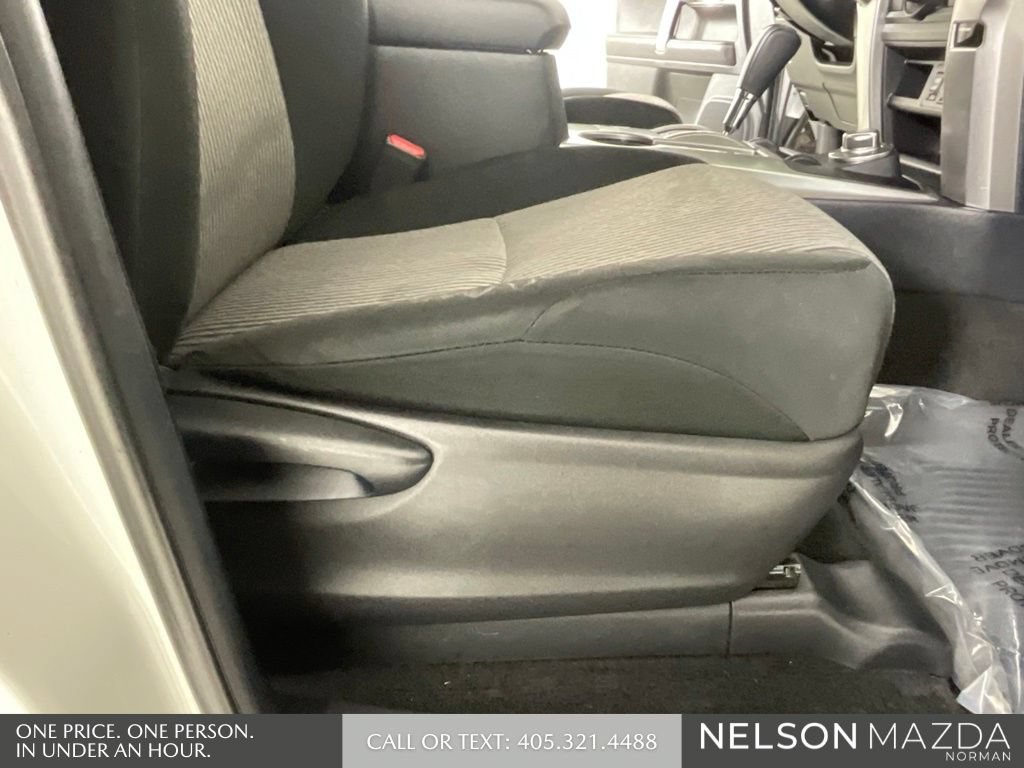 Used 2016 Toyota 4Runner SR5 AWD/4WD image 28