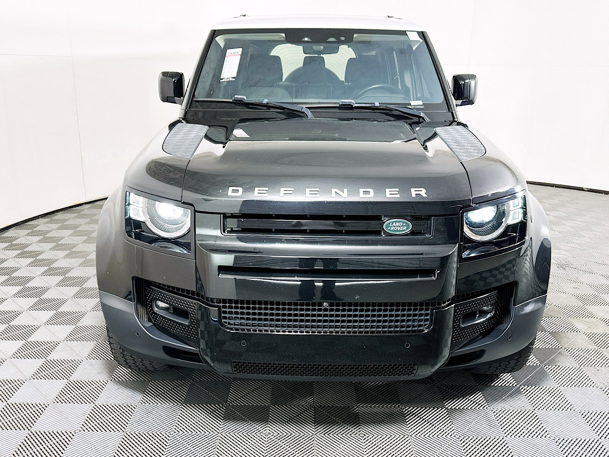 Used 2021 Land Rover Defender 110 SE image 8