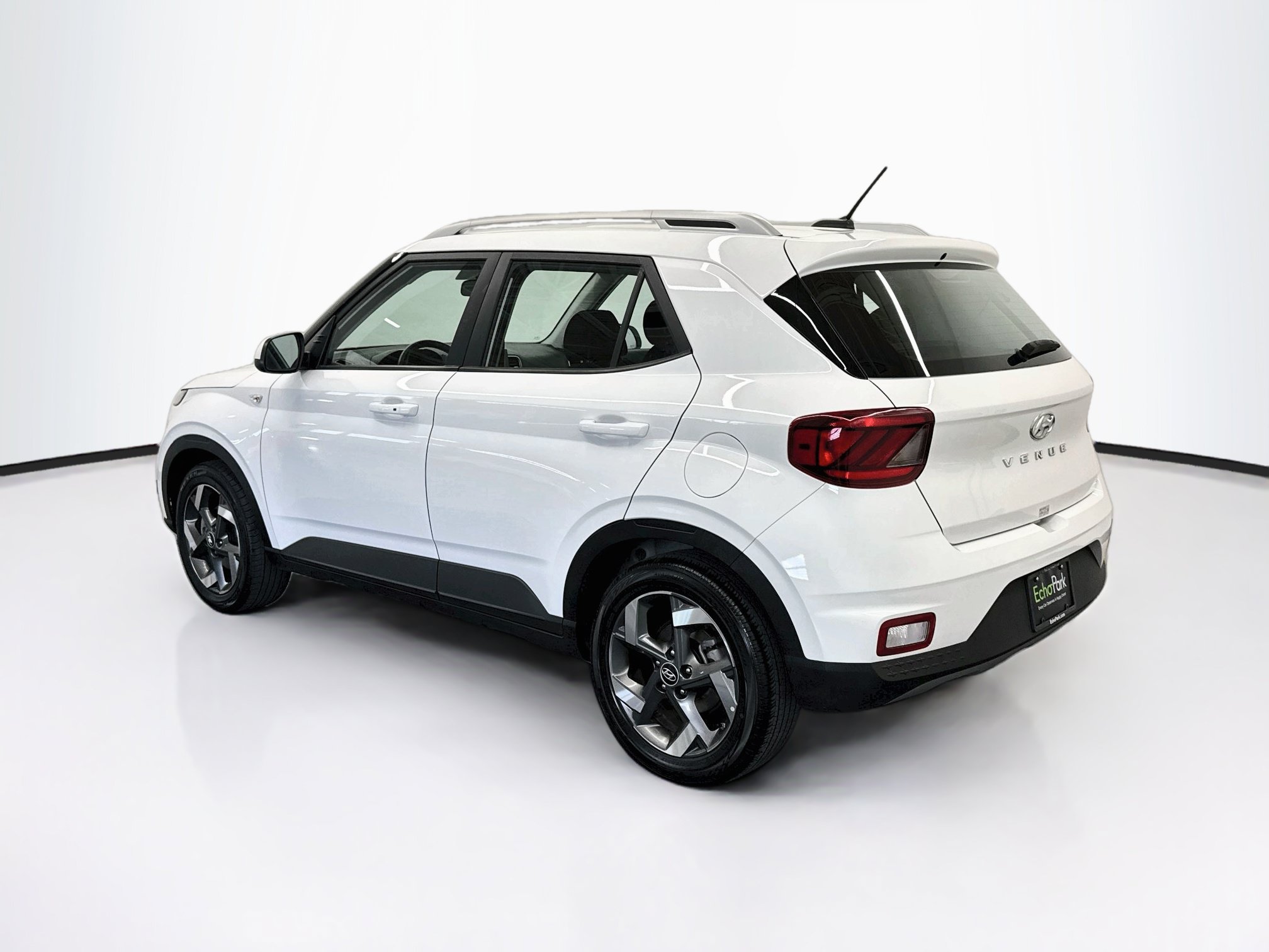 Used 2025 Hyundai Venue SEL FWD image 5