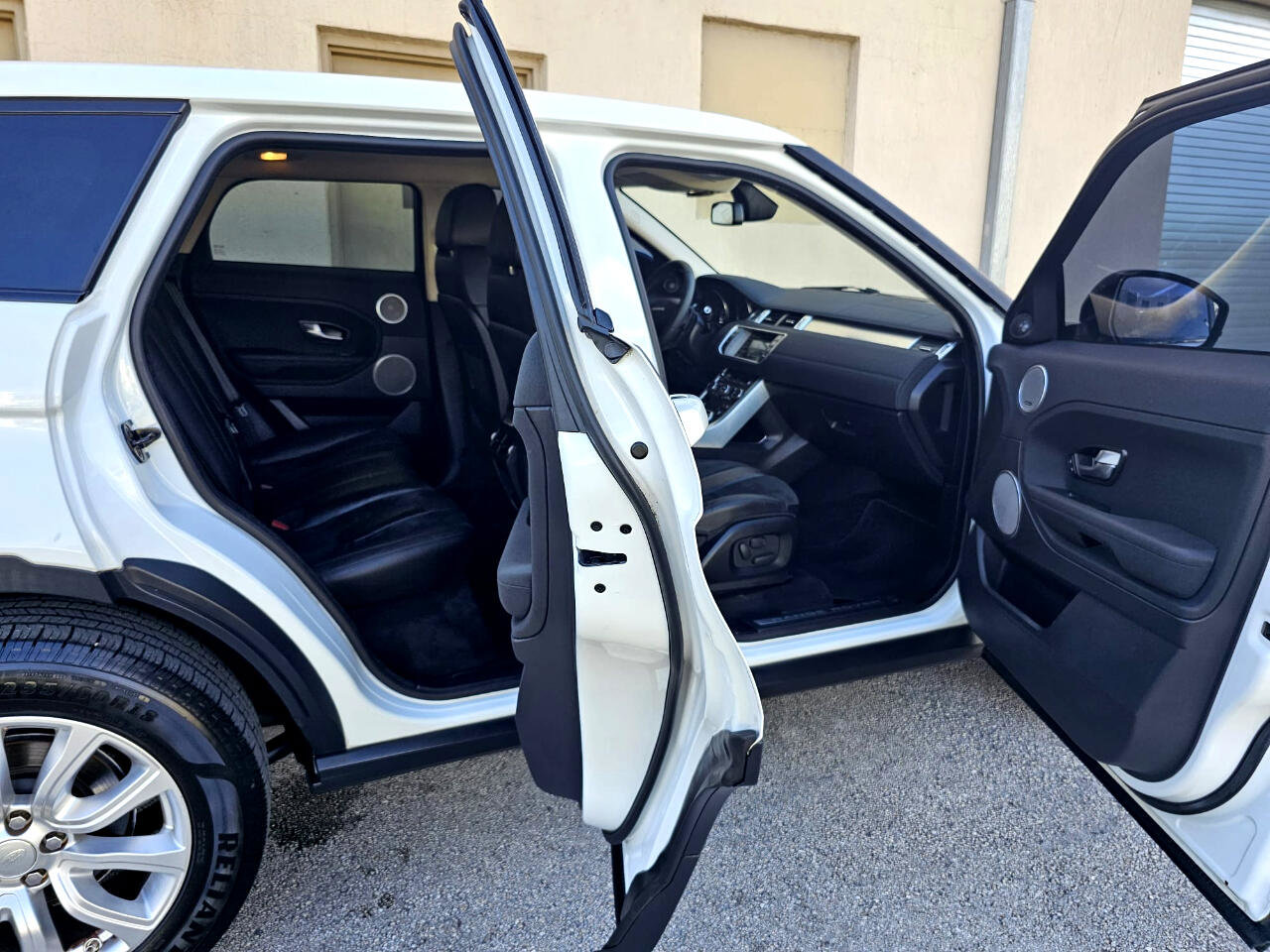 Used 2015 Land Rover Range Rover Evoque Pure image 19