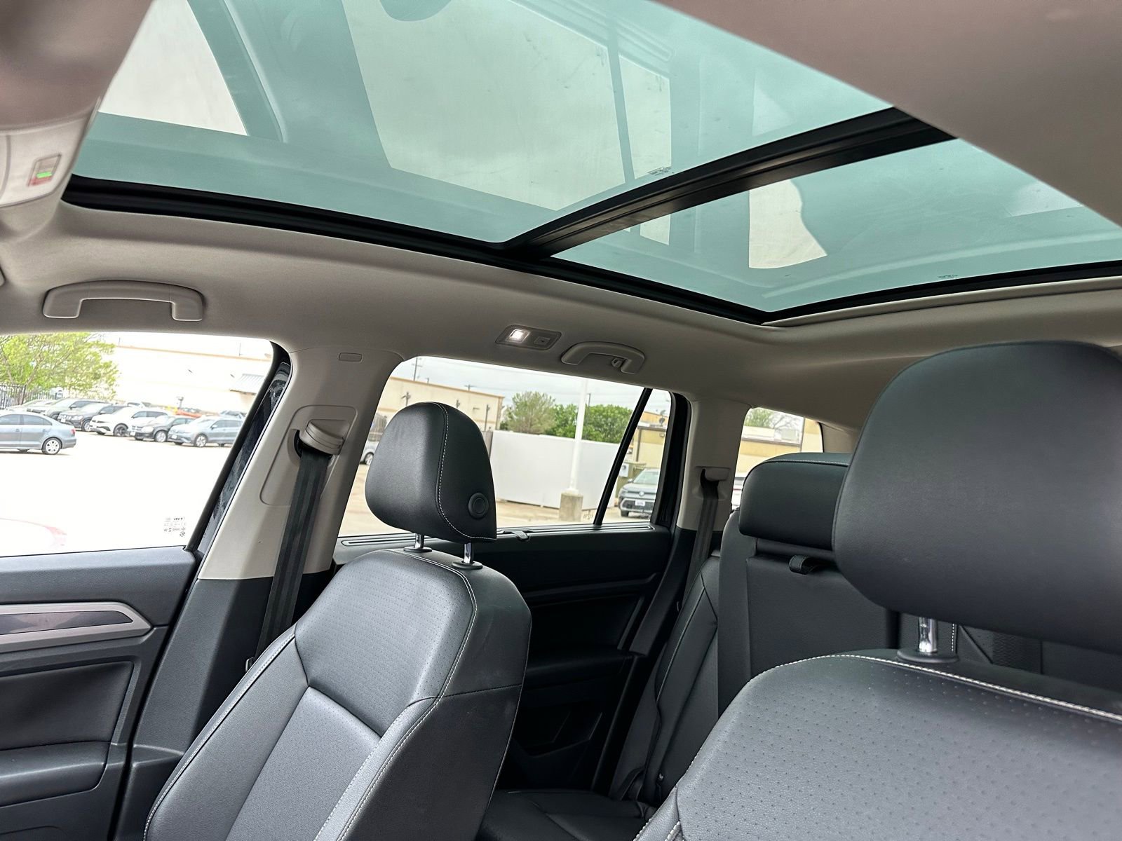 Used 2021 Volkswagen Atlas SE w/ Panoramic Sunroof Package image 9