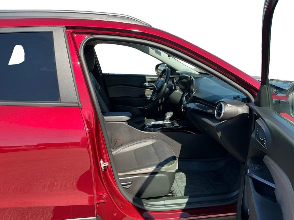 Used 2024 Chevrolet Trax ACTIV w/ Sunroof Package image 22