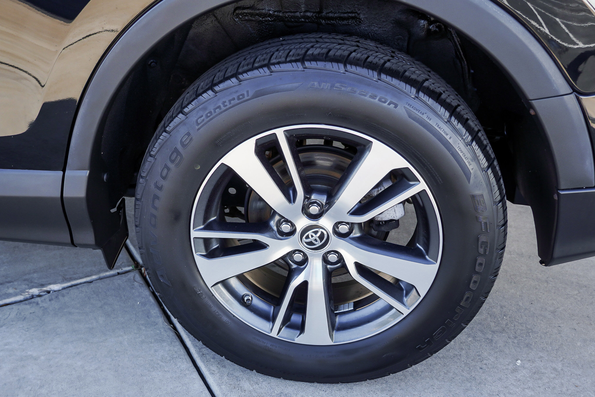 Used 2018 Toyota RAV4 XLE image 13