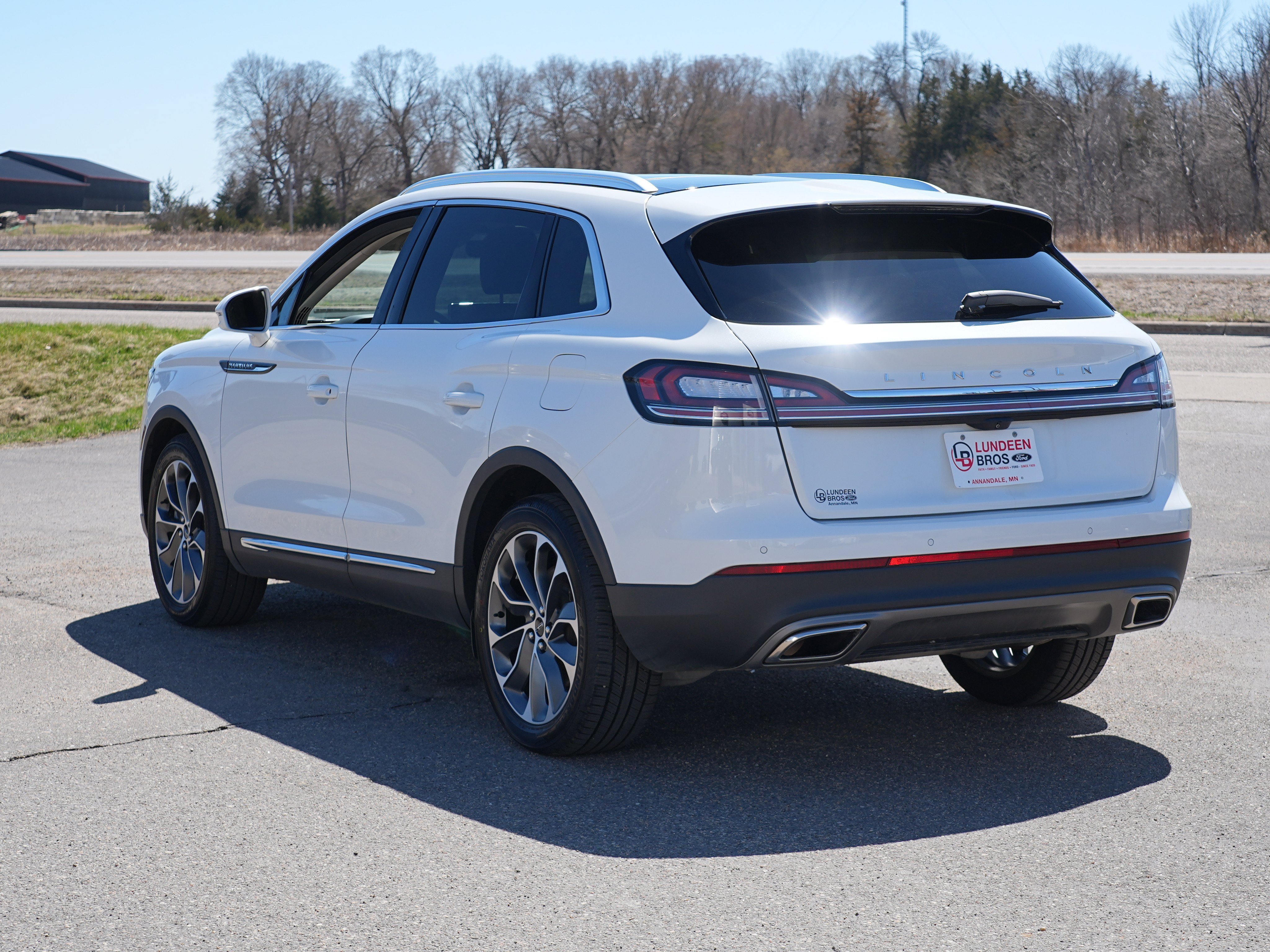 Used 2022 Lincoln Nautilus Reserve AWD/4WD image 6