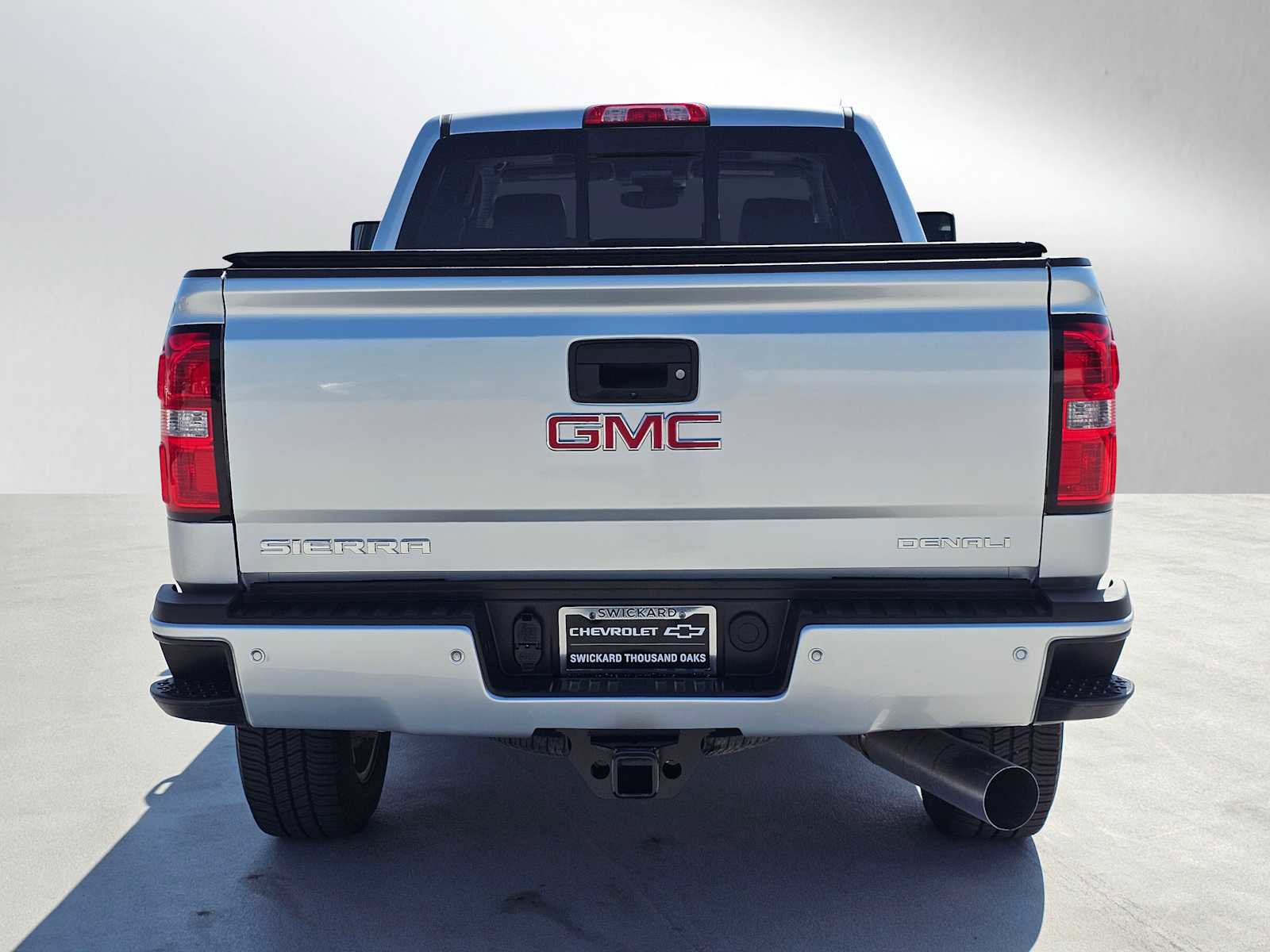Used 2017 GMC Sierra 2500 Denali w/ Duramax Plus Package AWD/4WD image 4