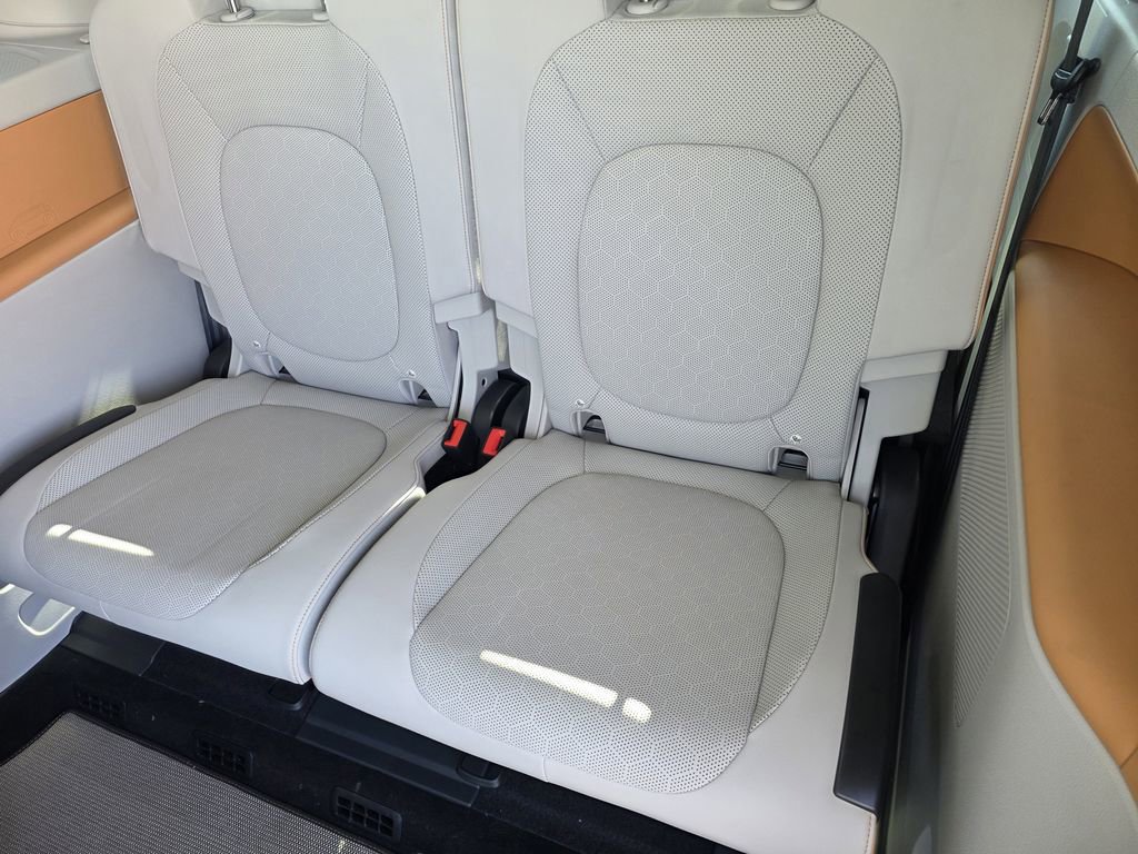 New 2025 Volkswagen ID. Buzz Pro S Plus image 21