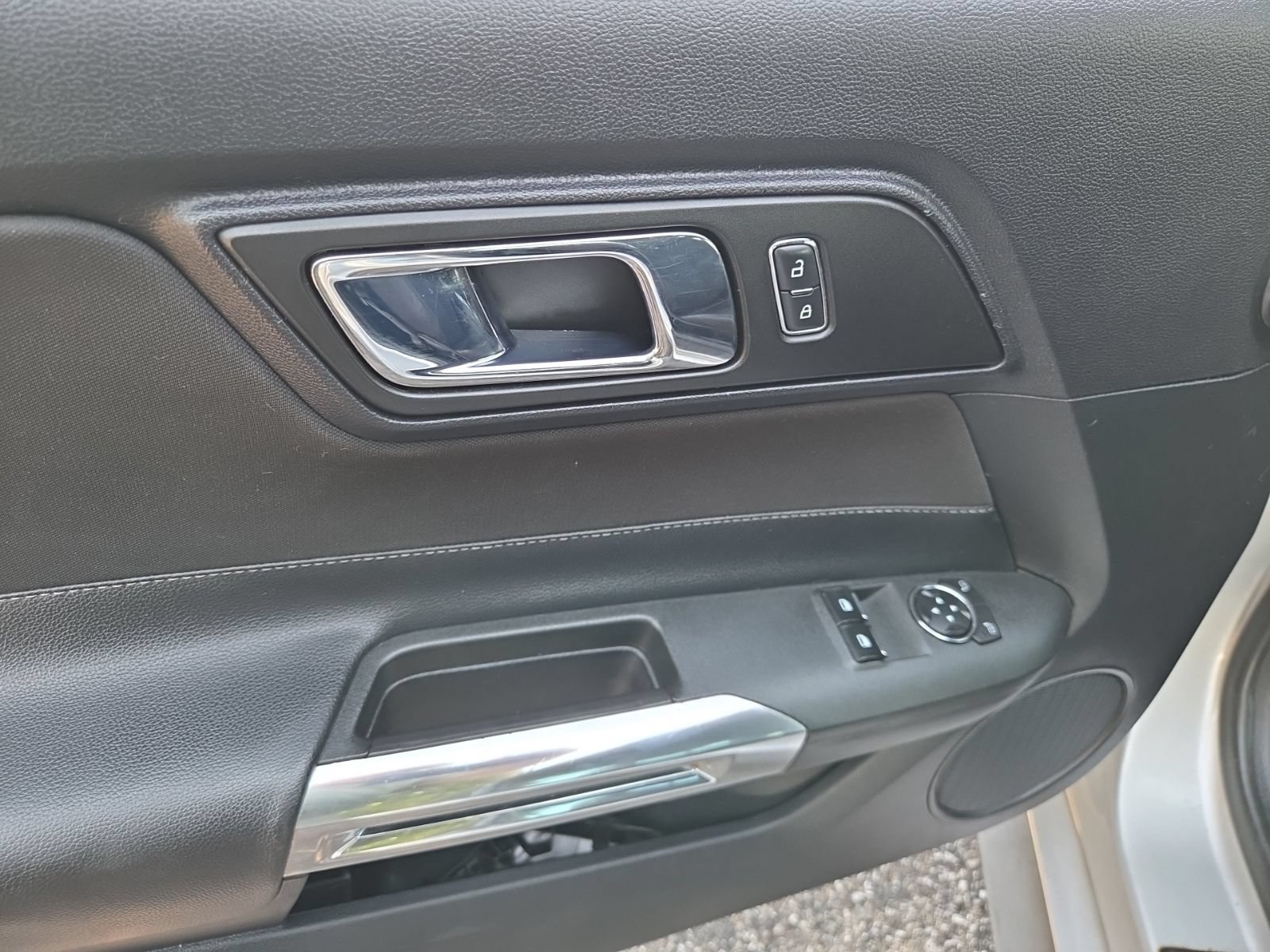 Used 2016 Ford Mustang Coupe RWD image 14