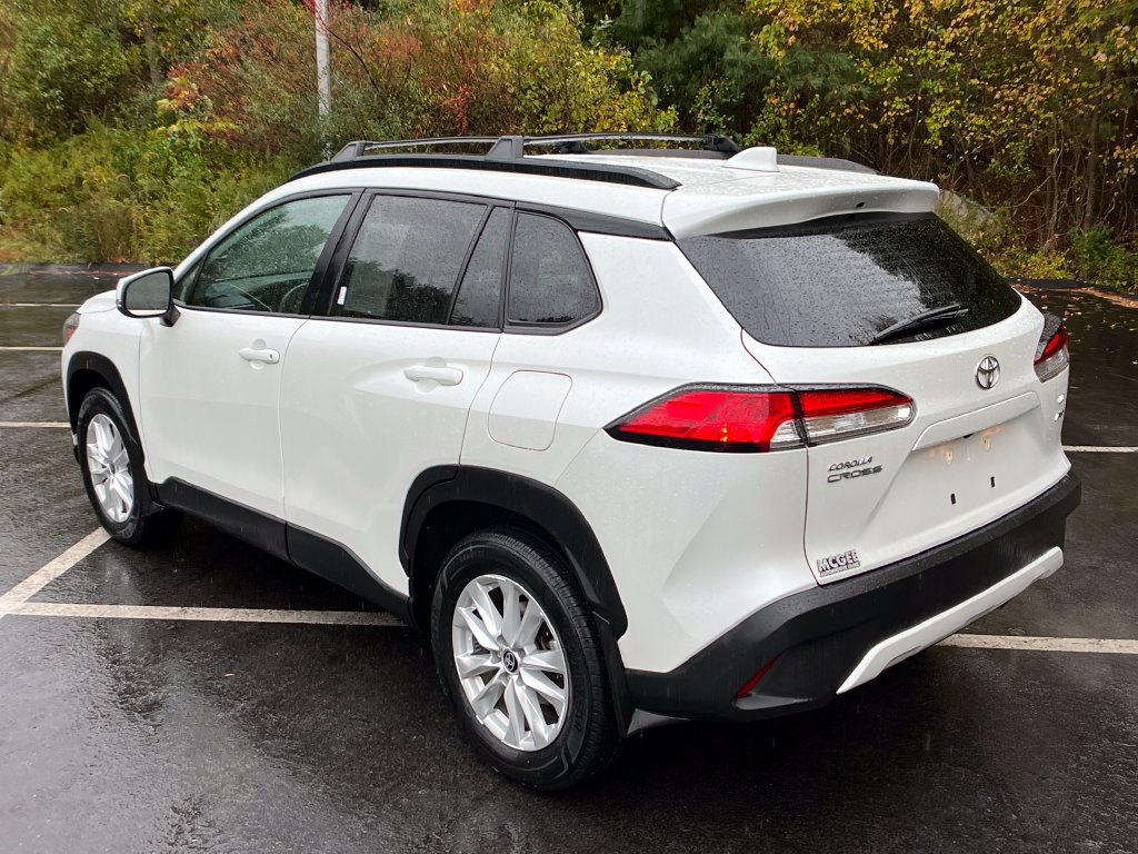 Used 2023 Toyota Corolla Cross LE AWD/4WD image 3