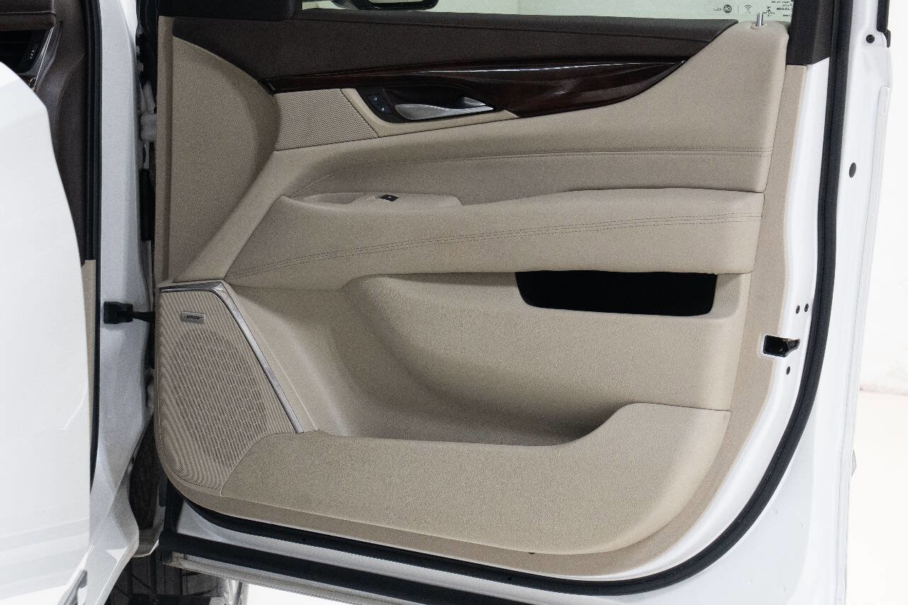 Used 2016 Cadillac Escalade ESV Premium AWD/4WD image 22