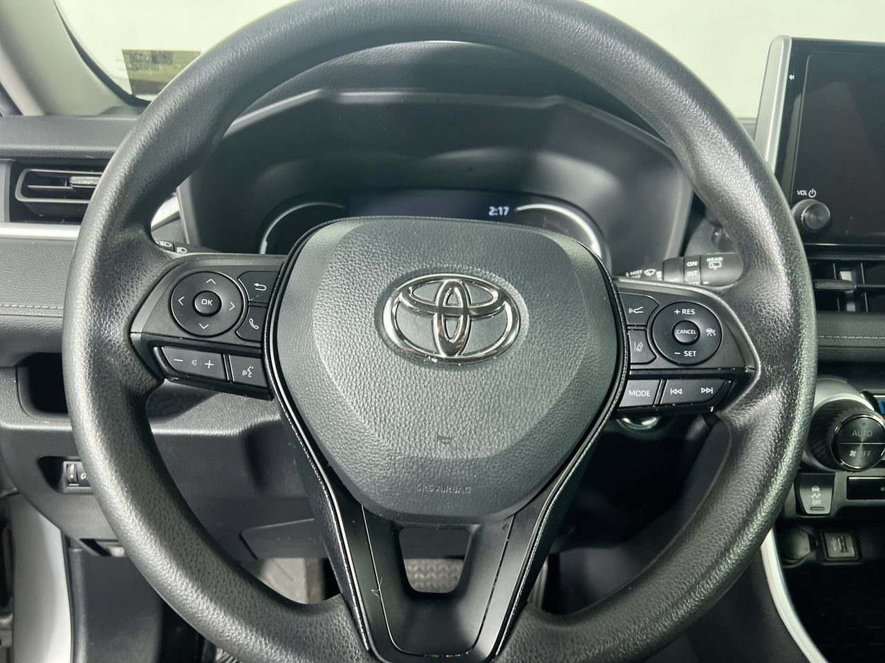 Used 2024 Toyota RAV4 XLE FWD image 11