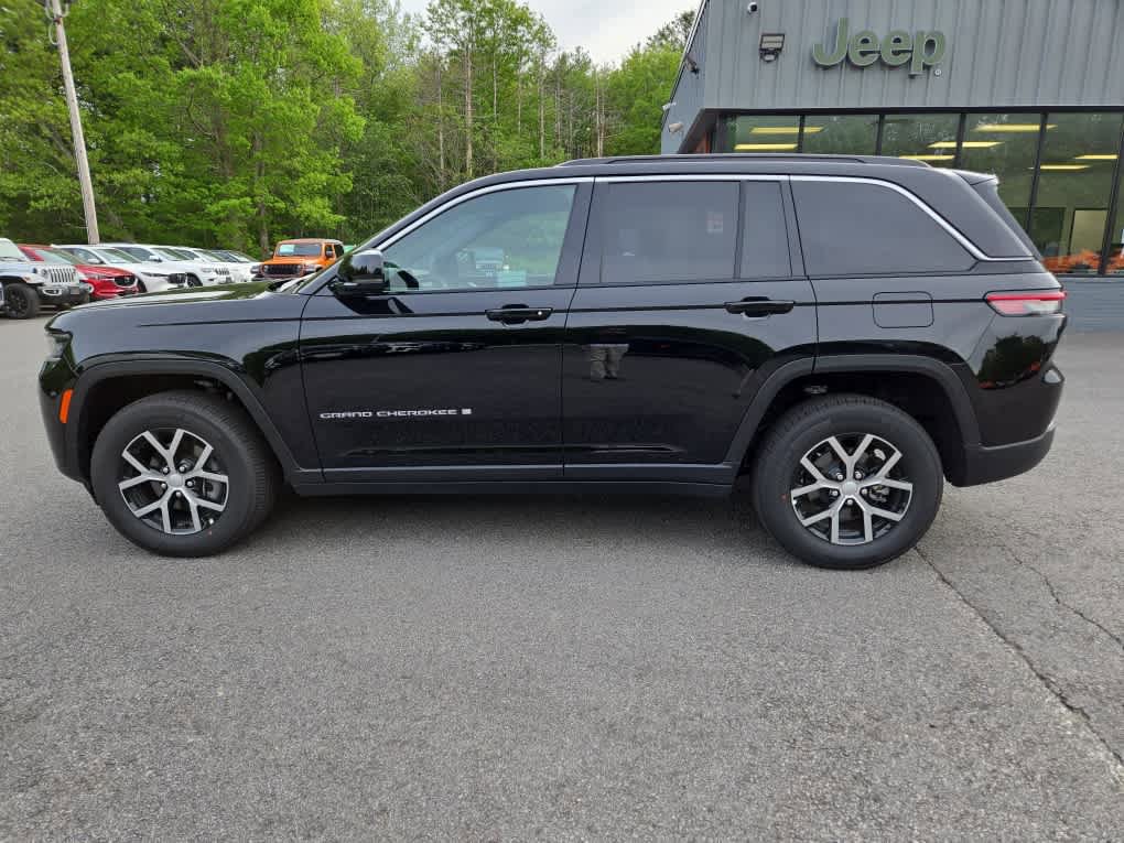 Used 2026 Jeep Grand Cherokee Limited AWD/4WD image 7