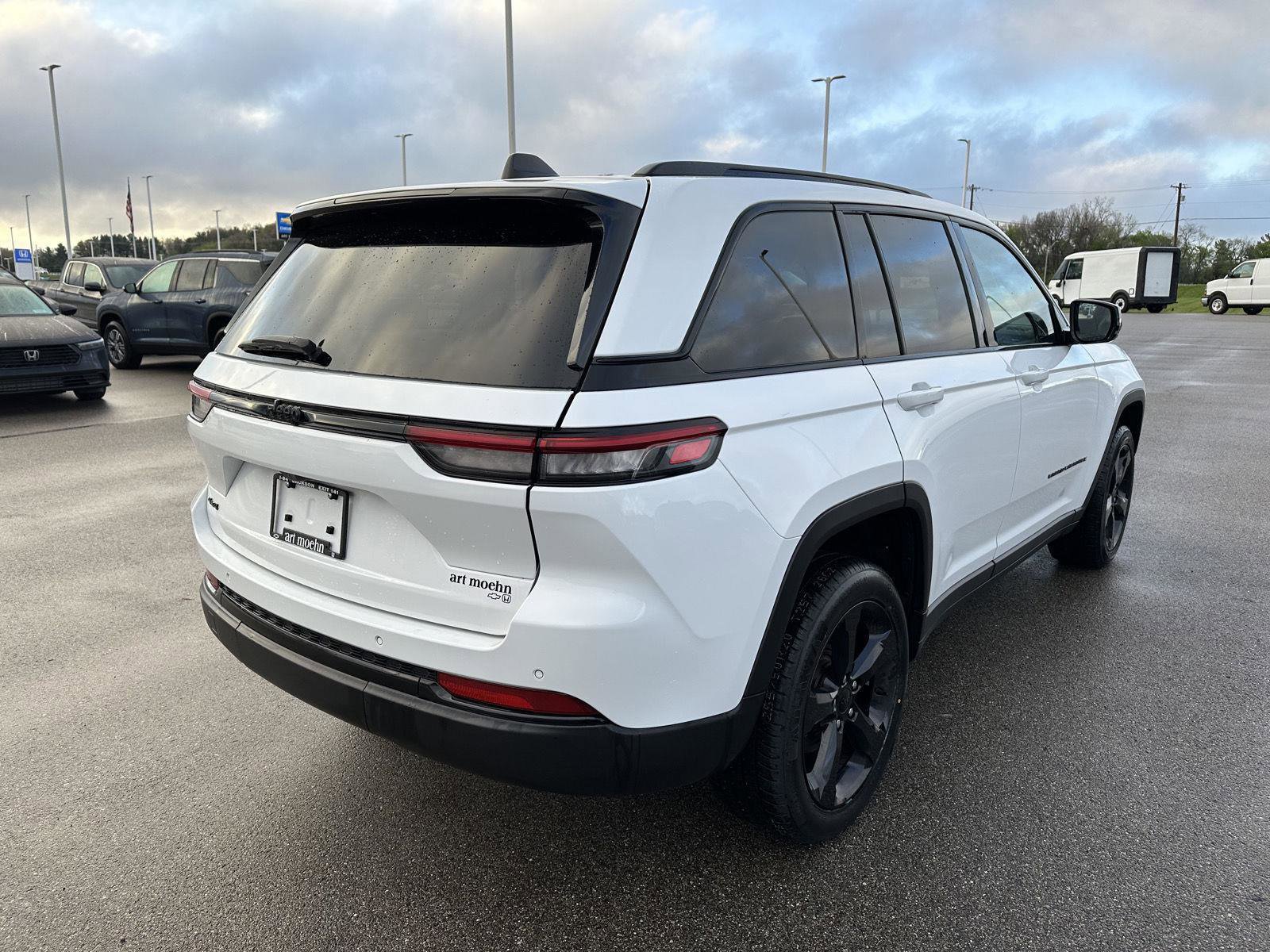 Used 2023 Jeep Grand Cherokee Altitude AWD/4WD image 8