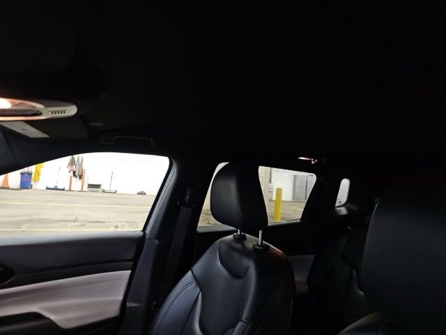 Used 2025 Jeep Compass Limited image 17