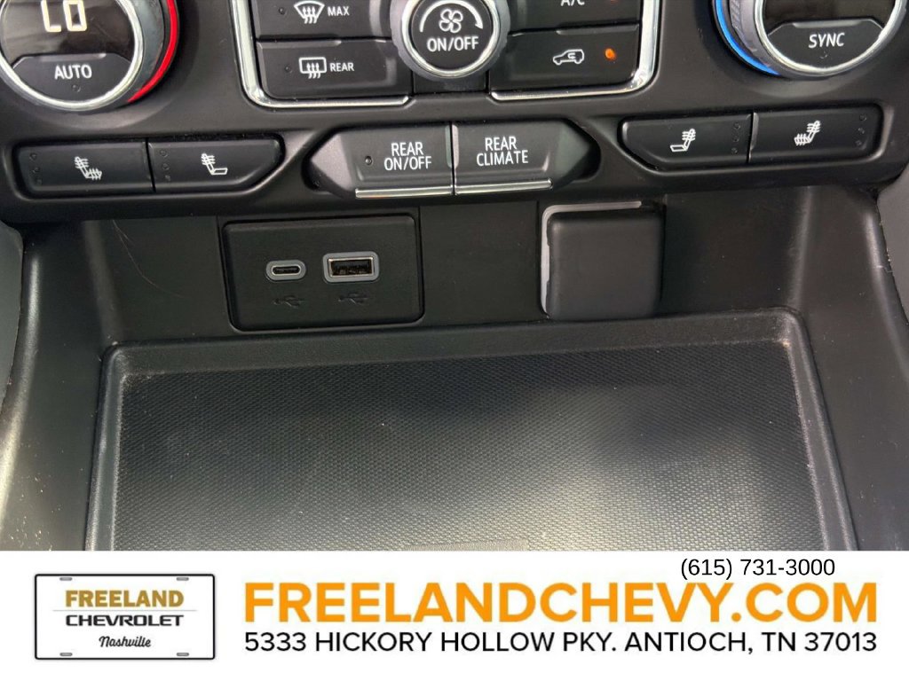 Used 2024 Chevrolet Suburban LT w/ Luxury Package AWD/4WD image 32