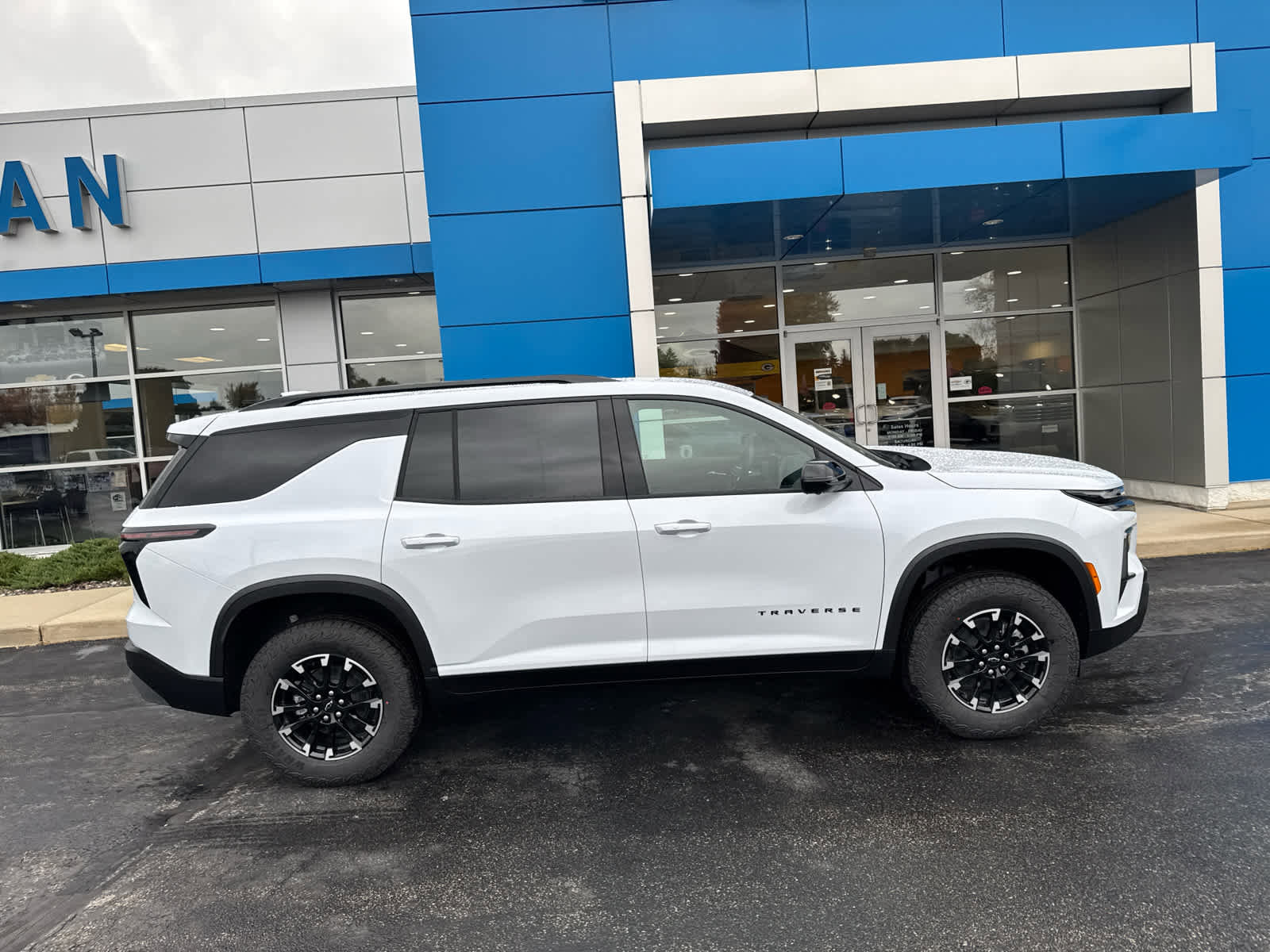 New 2026 Chevrolet Traverse Z71 image 3