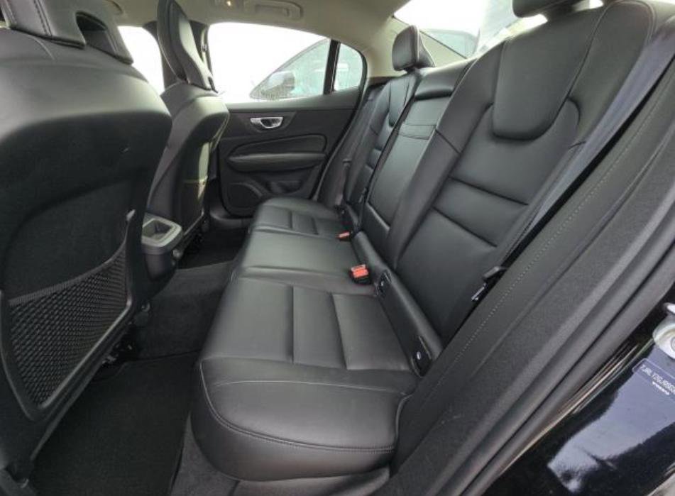 Used 2025 Volvo S60 B5 Core image 10