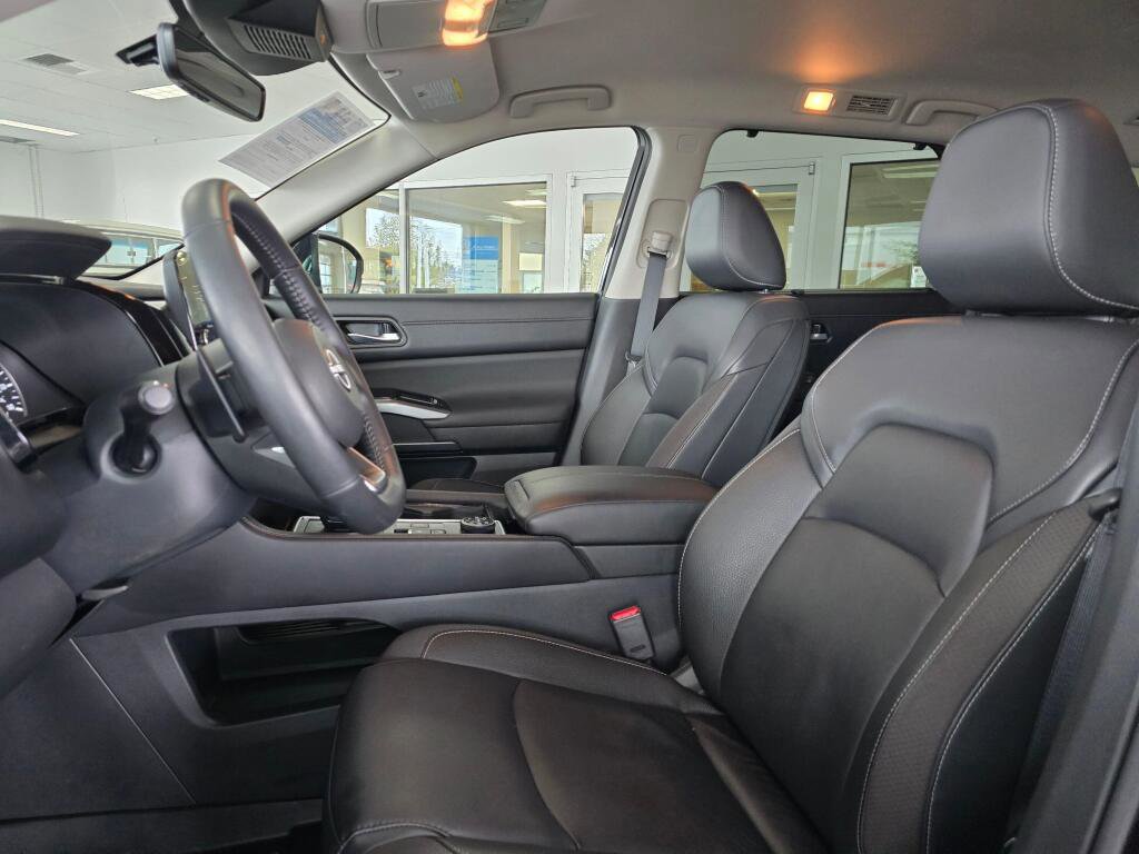 Used 2025 Nissan Pathfinder SL image 22