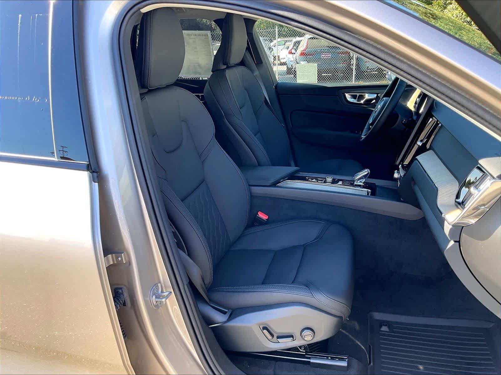 New 2027 Volvo XC60 B5 Plus AWD/4WD image 31