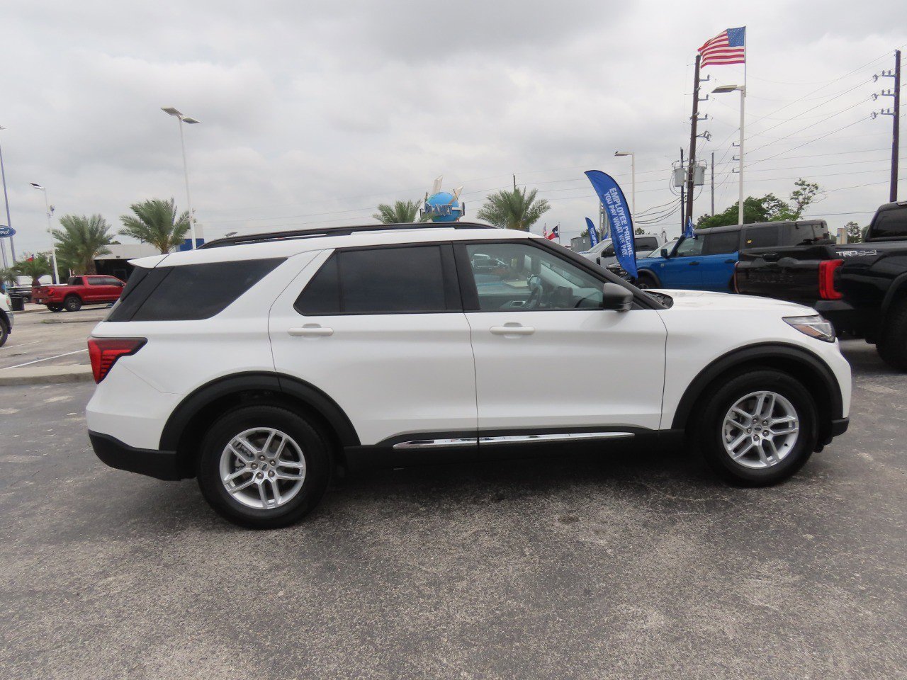 Certified 2025 Ford Explorer Active RWD image 10