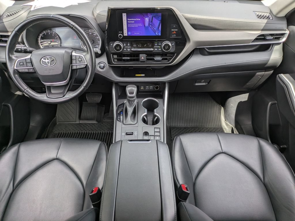 Used 2023 Toyota Highlander XLE FWD image 15