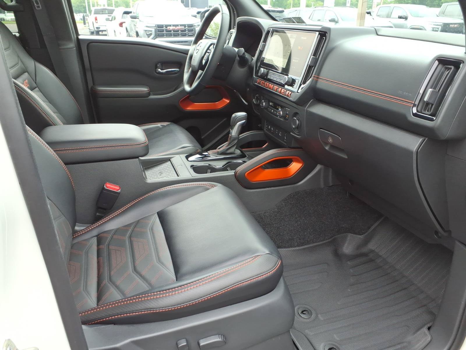 Used 2025 Nissan Frontier PRO-4X w/ Pro Premium Package AWD/4WD image 28