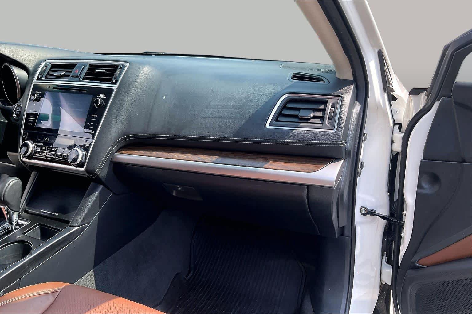 Used 2019 Subaru Outback 3.6R Touring AWD/4WD image 18