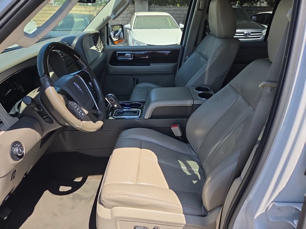 Used 2015 Lincoln Navigator 2WD image 10