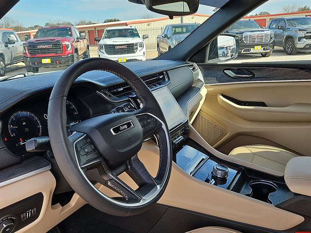 Used 2024 Jeep Grand Cherokee L Limited image 12