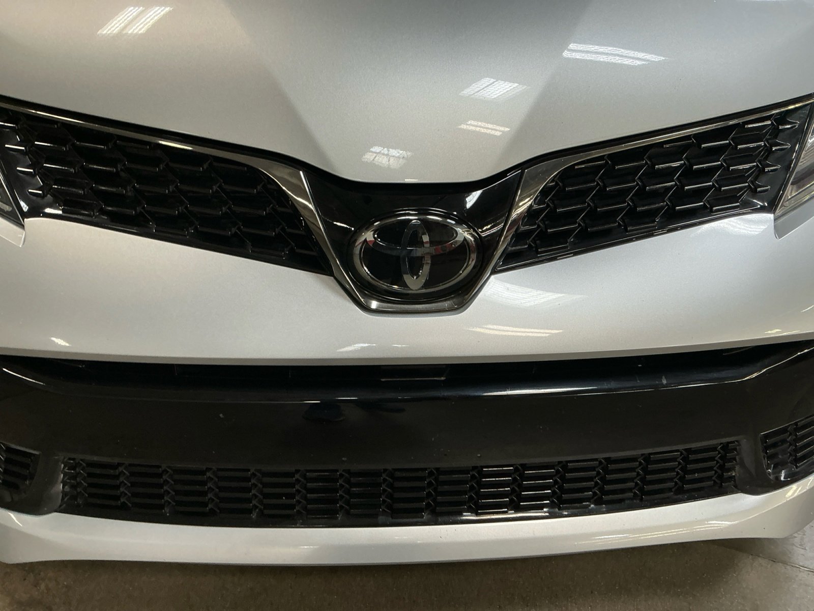 Used 2019 Toyota Sienna SE Premium w/ Carpet Mat Package AWD/4WD image 23