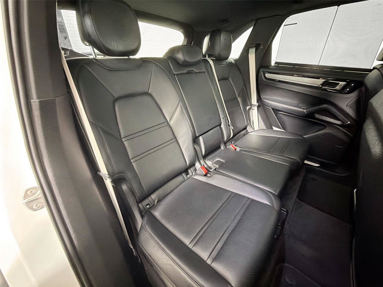 Certified 2023 Porsche Cayenne Platinum Edition AWD/4WD image 27
