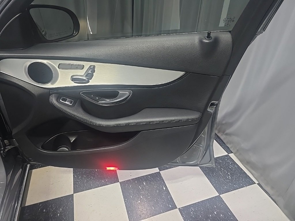 Used 2015 Mercedes-Benz C 300 4MATIC Sedan image 6