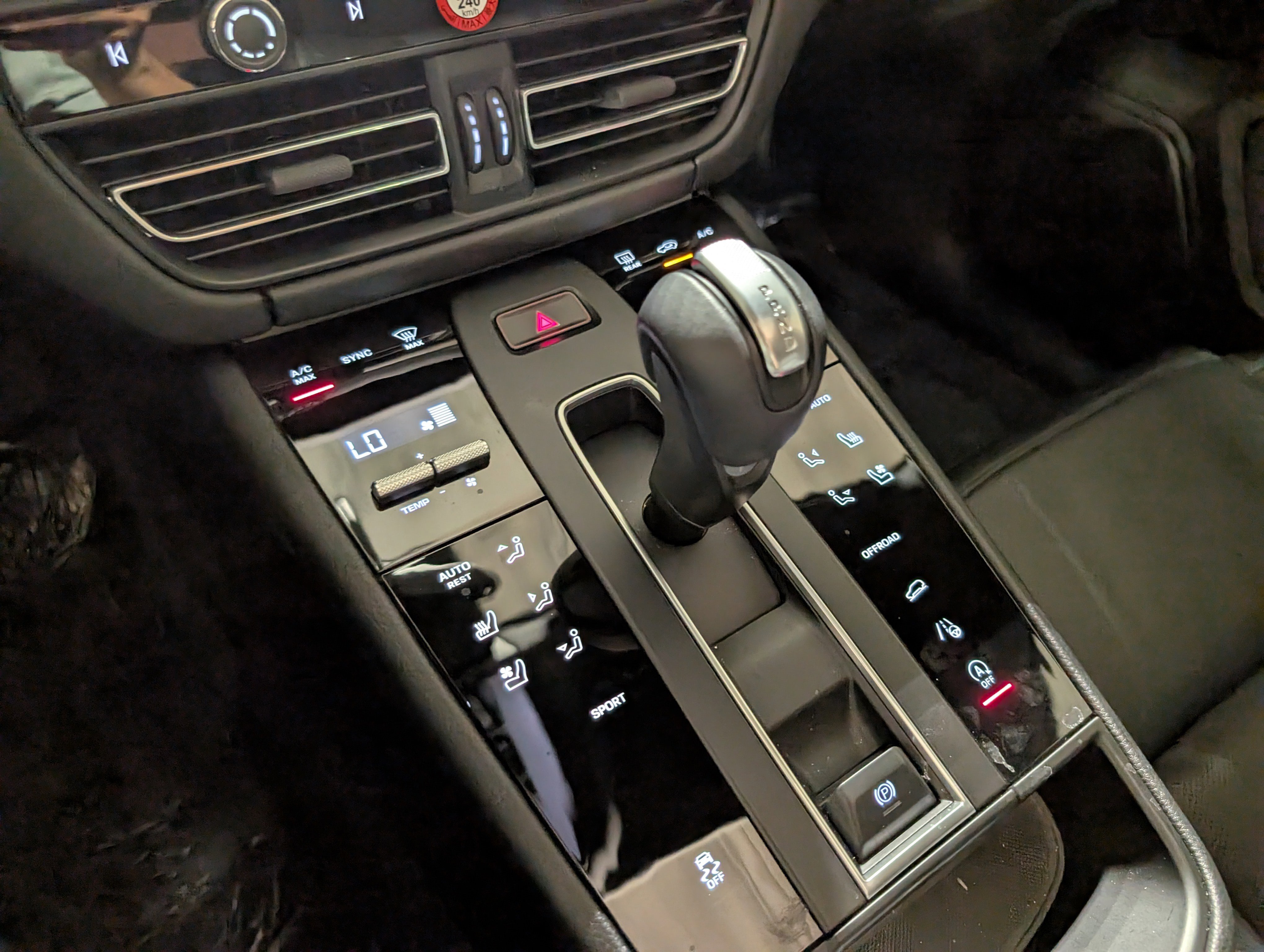 Certified 2025 Porsche Macan image 35