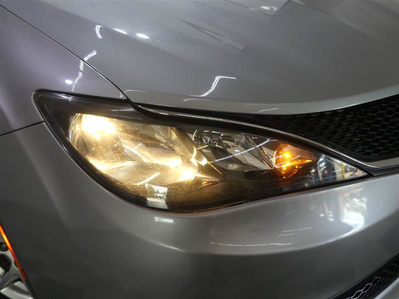 Used 2021 Chrysler Voyager Lxi FWD image 13