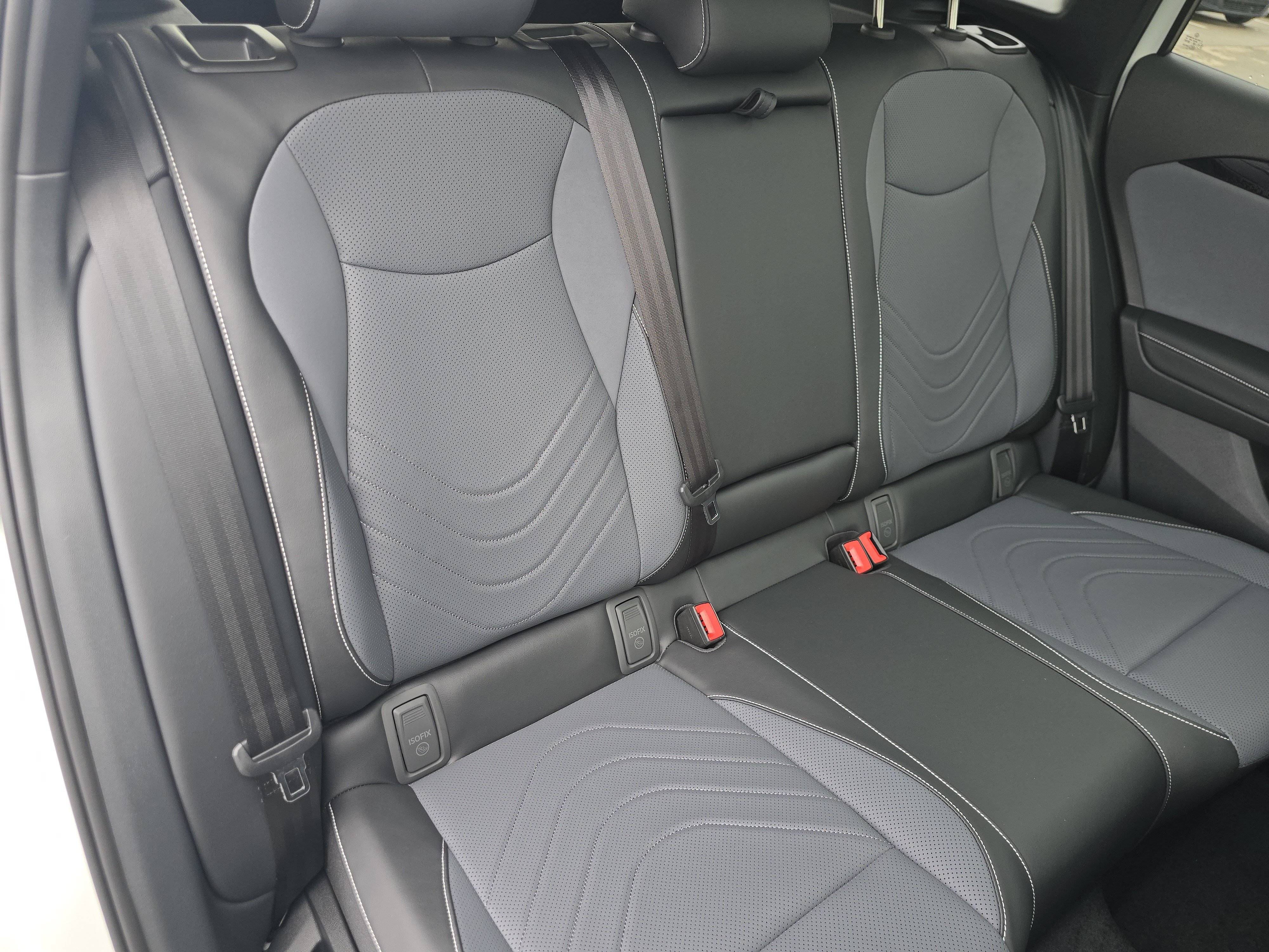 New 2026 Volkswagen Tiguan SE R-Line FWD image 16