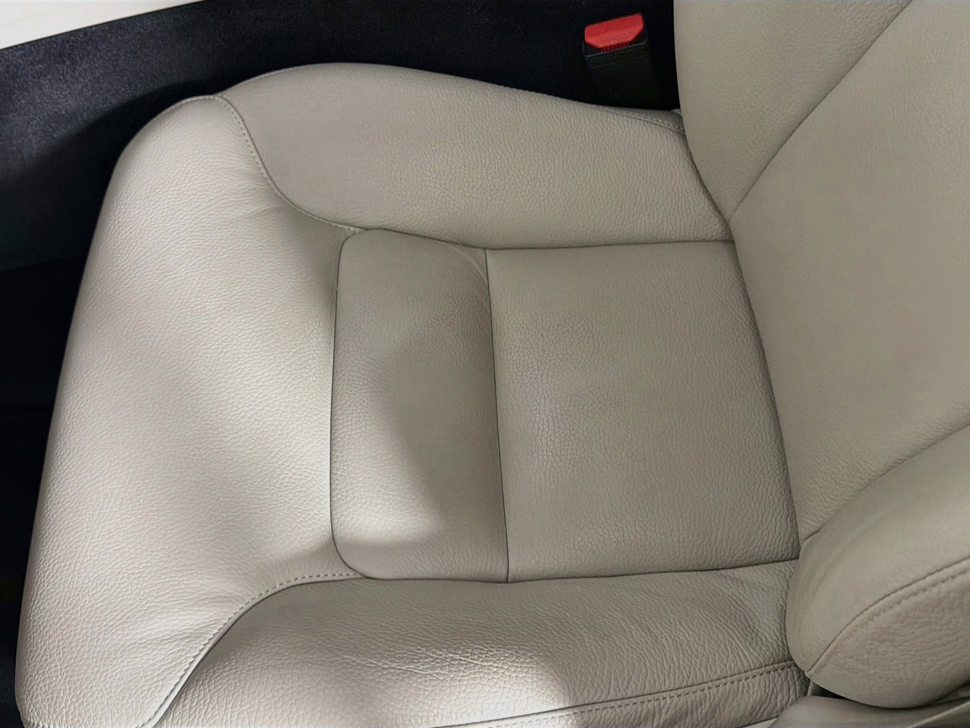 Certified 2023 Volvo XC60 B5 Plus w/ Protection Package Premier FWD image 19