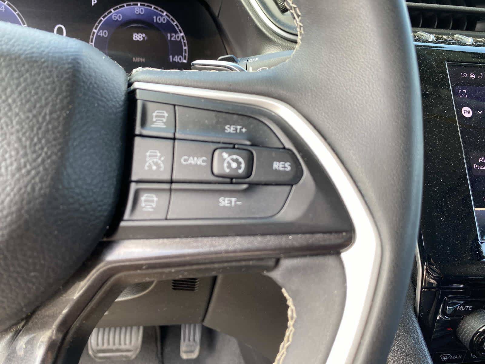 Certified 2023 Jeep Grand Cherokee Laredo w/ Luxury Tech Group I AWD/4WD image 17