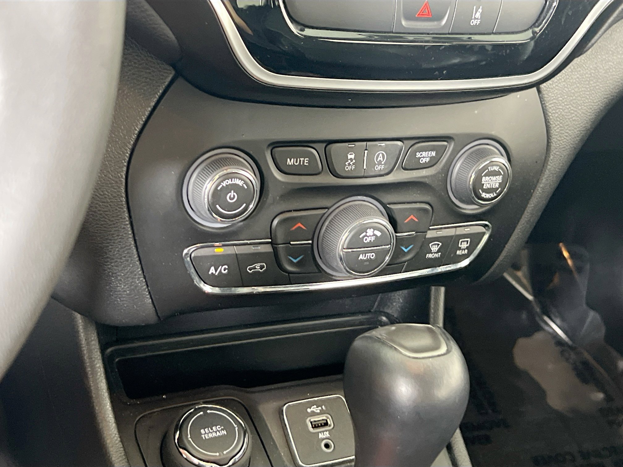 Used 2022 Jeep Cherokee Limited image 15