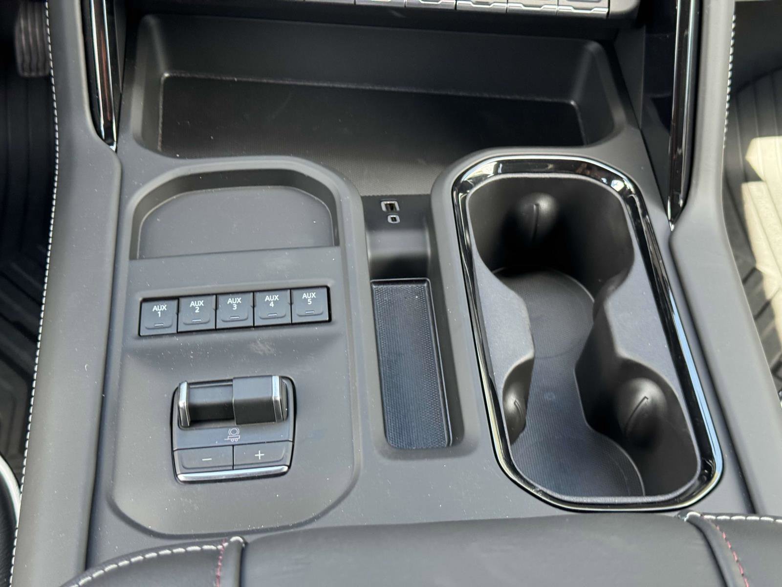 New 2025 GMC Sierra 2500 AT4X w/ AT4X AEV Edition image 7