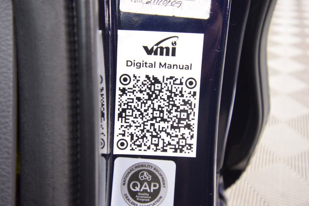 Used 2022 Toyota Sienna XLE image 43