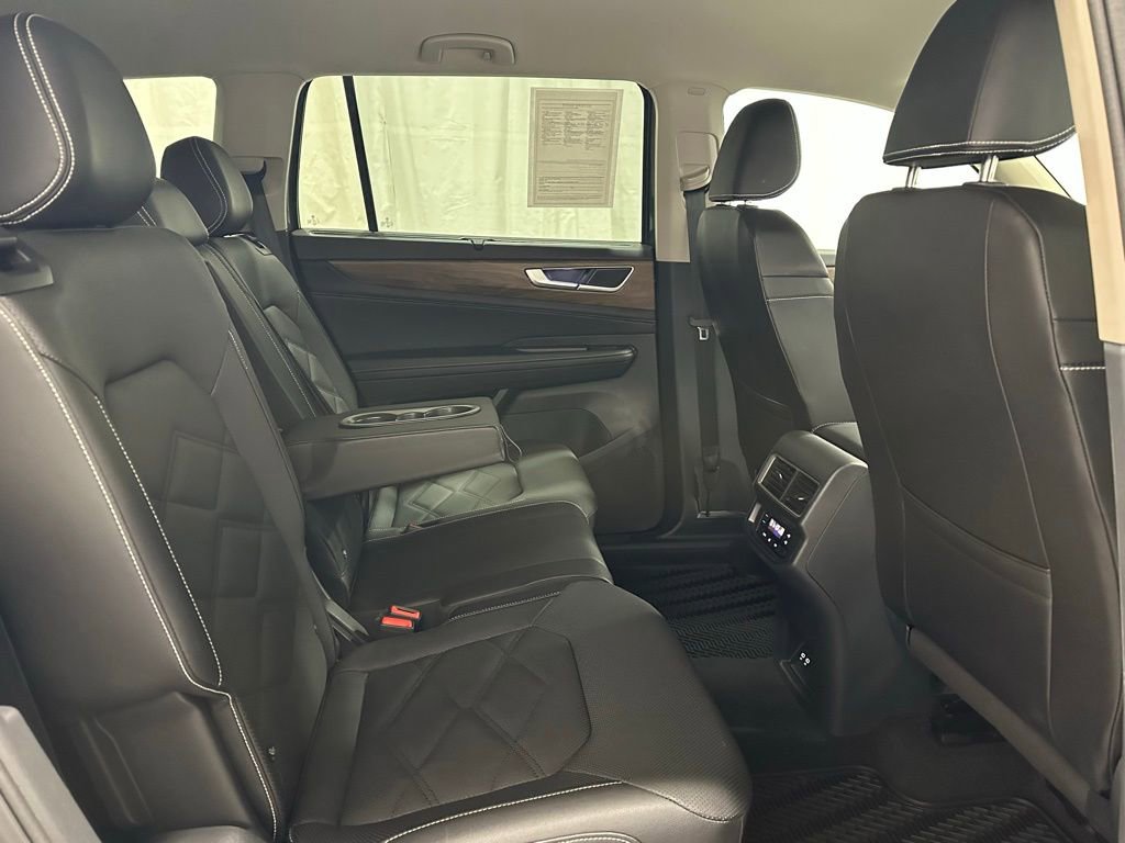 Used 2025 Volkswagen Atlas SE image 57