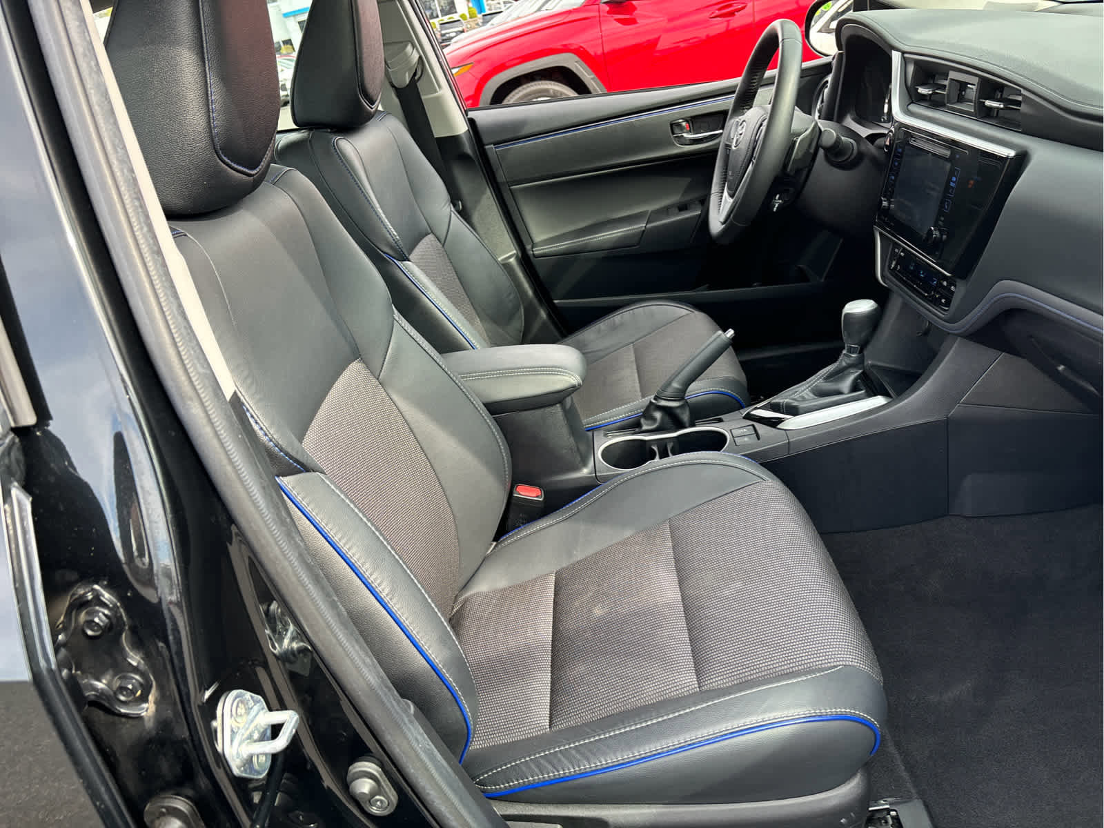 Used 2019 Toyota Corolla SE w/ SE Premium Package image 19