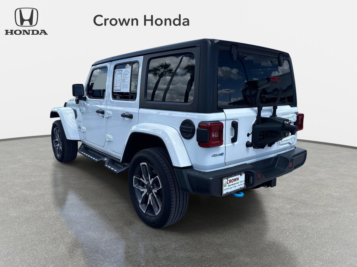 Used 2023 Jeep Wrangler Unlimited Sahara AWD/4WD image 3