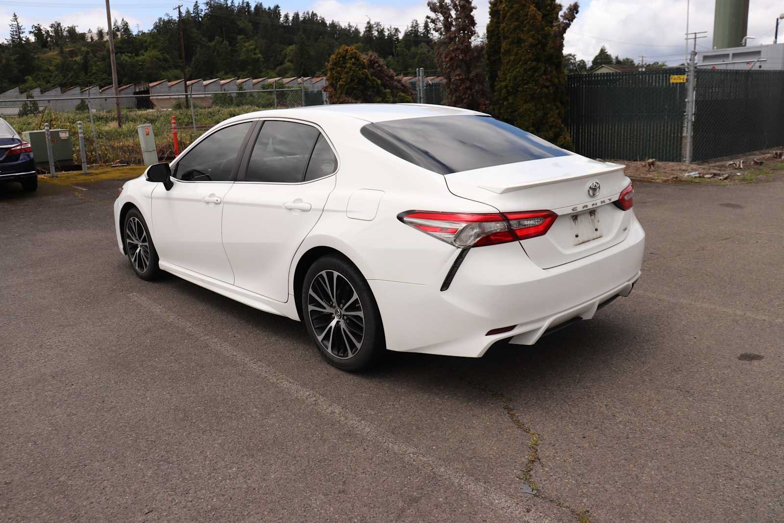 Certified 2018 Toyota Camry SE w/ Moonroof Package FWD image 7