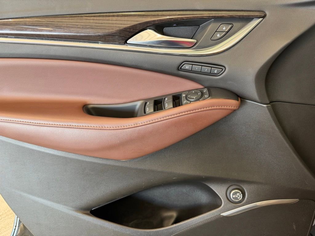 Used 2021 Buick Enclave Avenir w/ Avenir Technology Package image 24