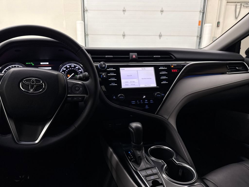 Used 2018 Toyota Camry XLE image 16