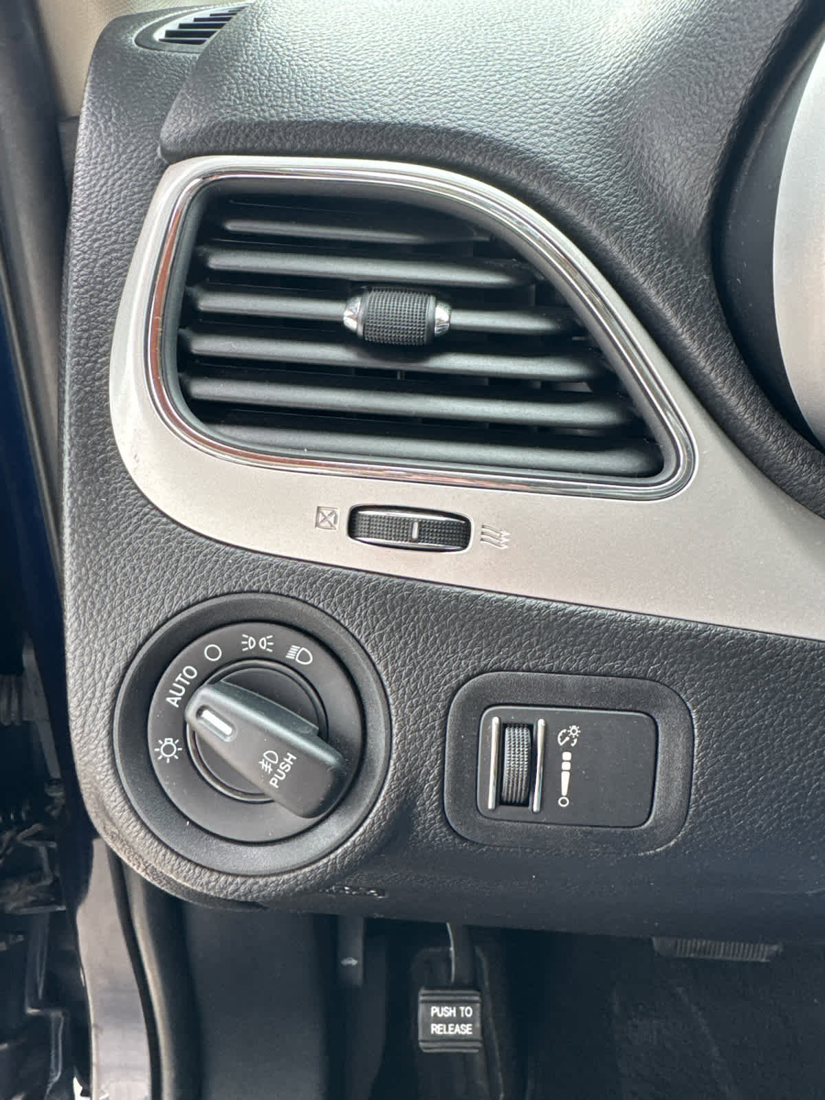 Used 2019 Dodge Journey SE image 15