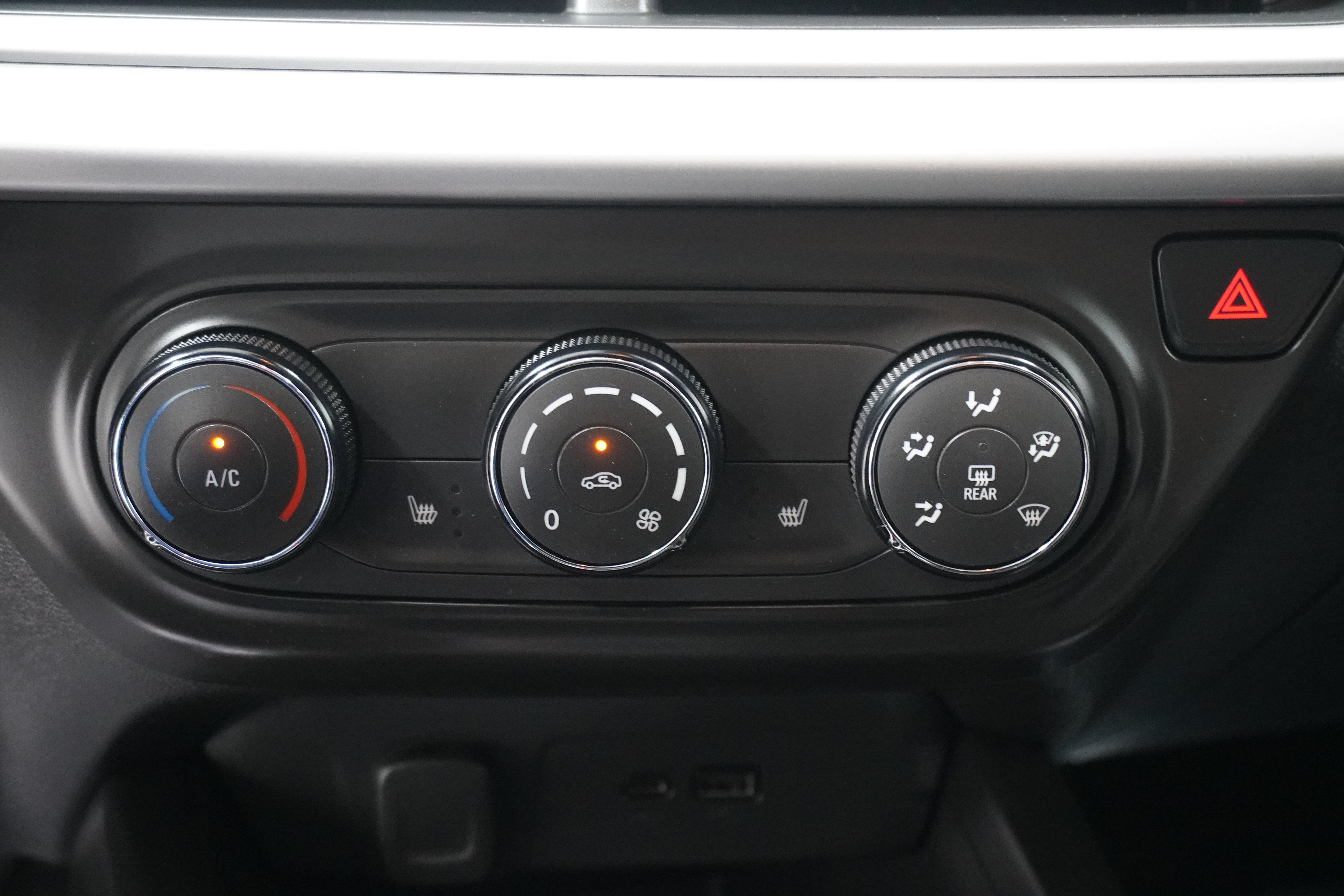Used 2024 Chevrolet Trax LS w/ LS Convenience Package FWD image 19