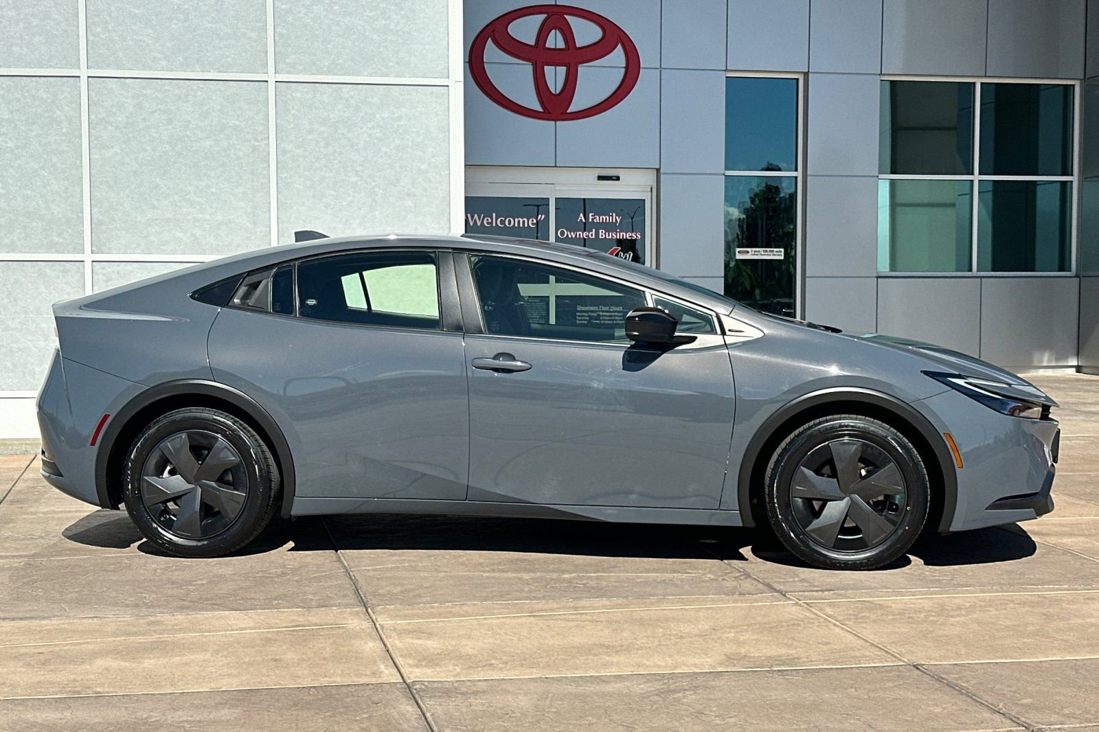 Used 2023 Toyota Prius LE image 3