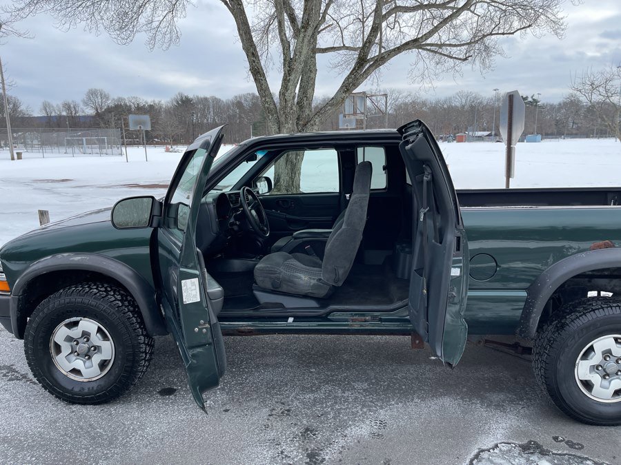 Used 2002 Chevrolet S10 Pickup LS w/ LS Preferred Equipment Group AWD/4WD image 31