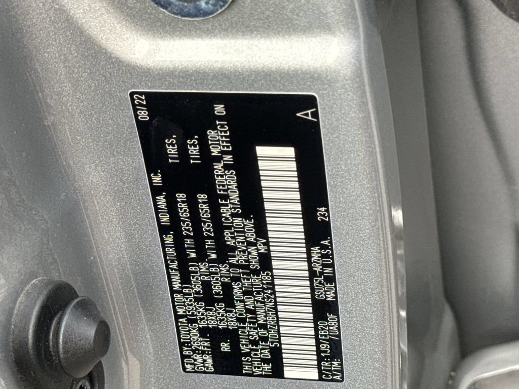 Used 2022 Toyota Highlander XLE AWD/4WD image 27